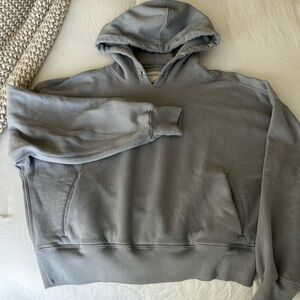 Grey cropped Abercrombie & Fitch sweatshirt women’s size M